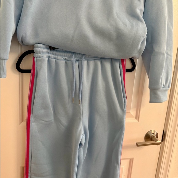 Women’s track suit - Picture 4 of 8